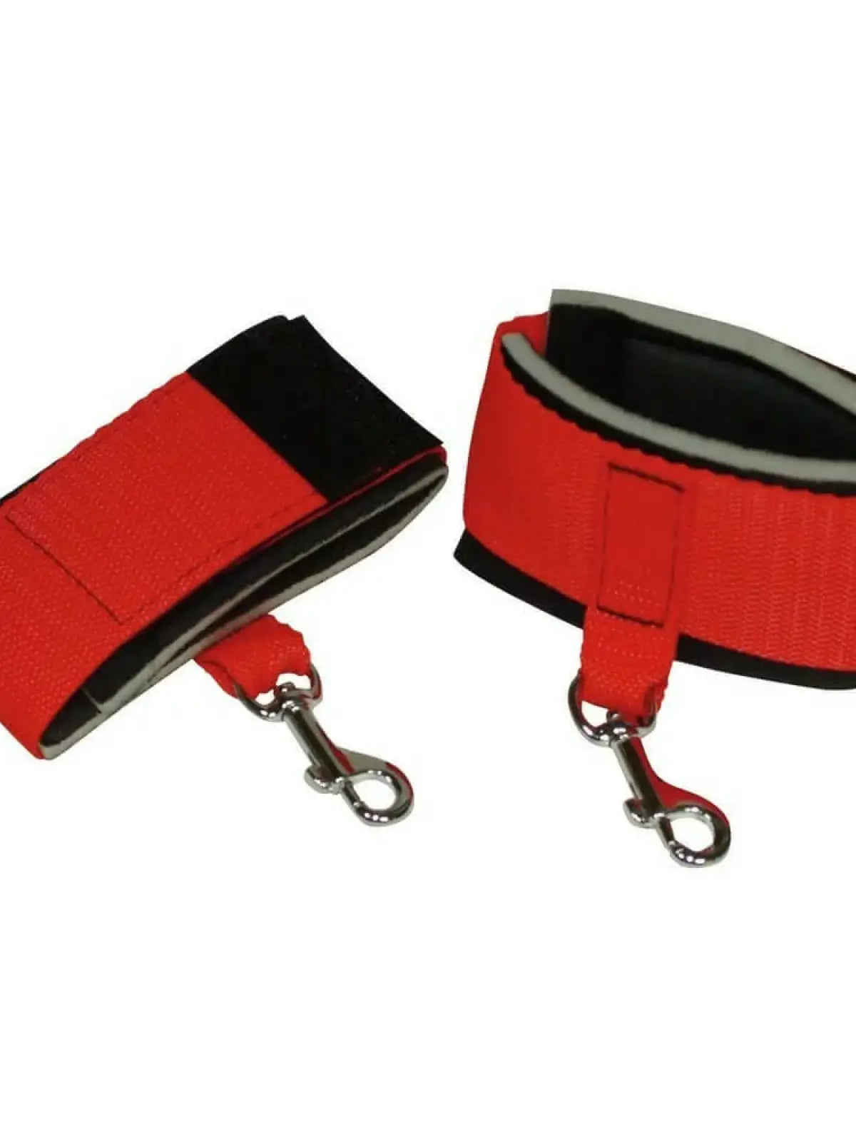 Bad Kitty Bondage -setti sisältää 8 osaa ja tarjoaa monipuolisia mahdollisuuksia eroottisiin sidontaleikkeihin kotona.