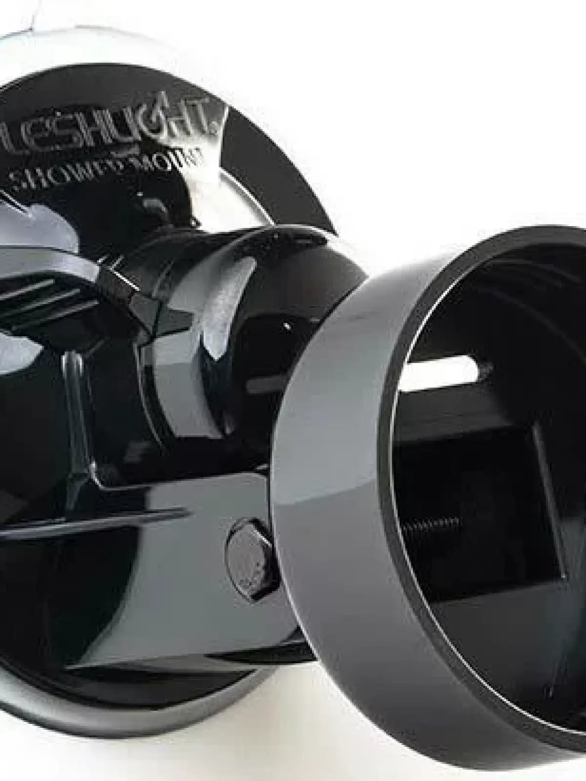Fleshlight säästöpaketti: sisältää Stamina Training Unitin, Shower Mount -pidikkeen, liukuvoiteen, puhdistusaineen ja hoitojauheen.