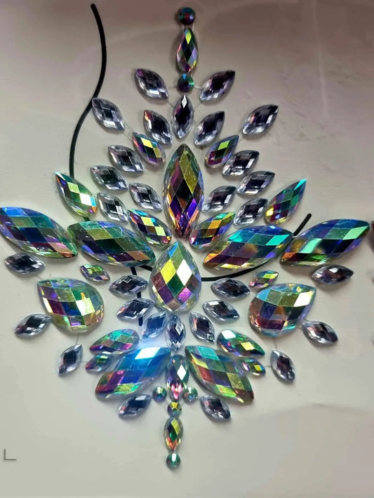 Näyttävä ihotarra – monikäyttöinen kehonkoriste, helppo leikata ja kiinnittää eri kohtiin