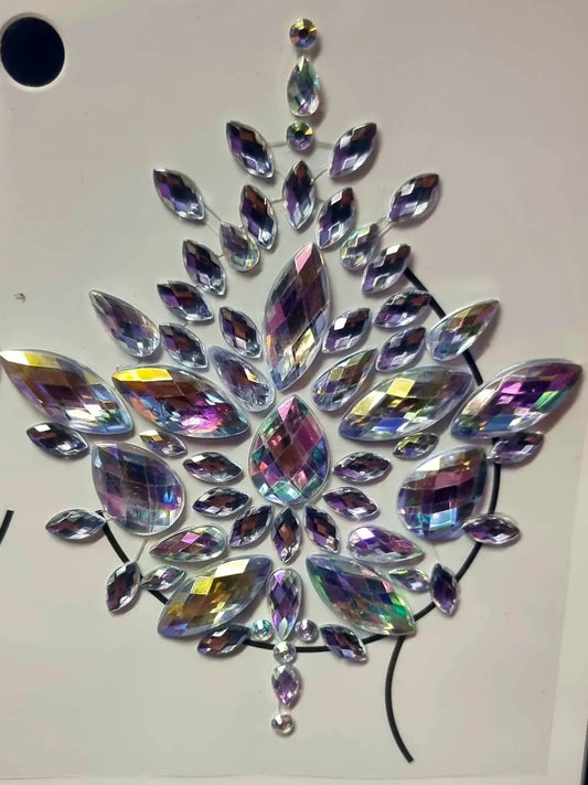 Monikäyttöinen ihotarra, leikattava ja helposti kiinnitettävä, sopii juhliin ja pukeutumisen koristeluun.