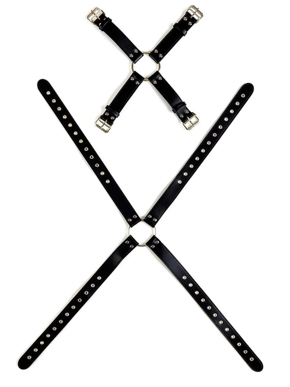 Miesten vegaaninahkaiset rintavaljaat, säädettävät hihnat, nastakoristeet ja O-renkaat edessä ja takana – näyttävä ja istuva asuste.