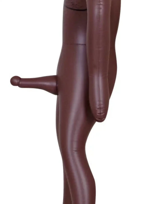 Mista Cool on ilmatäytteinen miesnukke, joka sopii eroottiseen nautiskeluun tai hauskaksi lahjaksi esimerkiksi polttareihin.