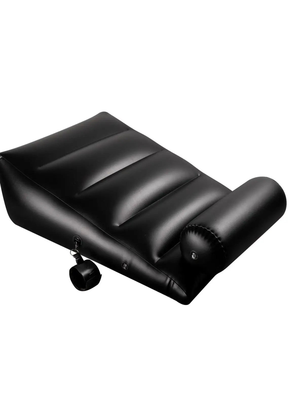 Dark Magic Rump rakkaustyyny, ergonominen PVC-rakenne, irrotettavat kahleet ja tuki seksiasentoihin – täydellinen leikkeihin ja nautintoon.