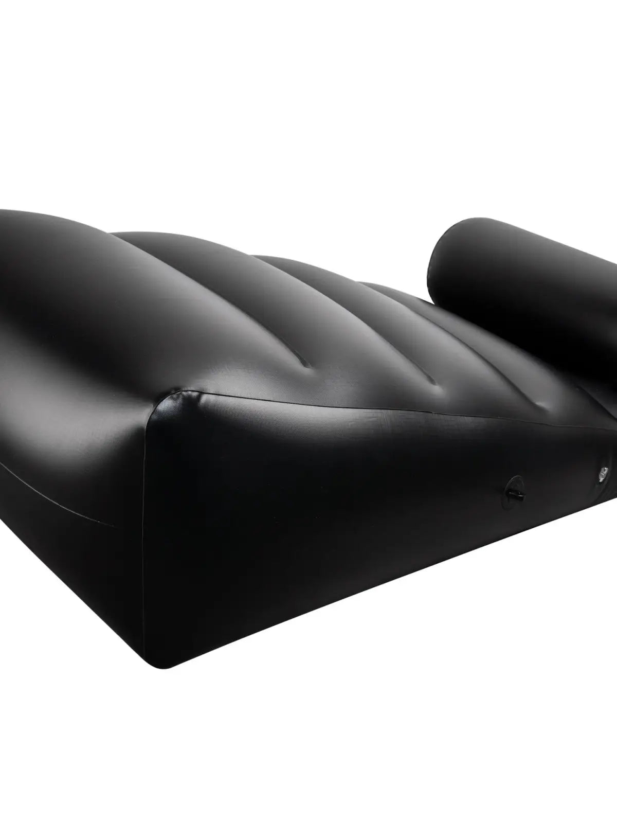 Dark Magic Rump rakkaustyyny, ergonominen PVC-rakenne, irrotettavat kahleet ja tuki seksiasentoihin – täydellinen leikkeihin ja nautintoon.