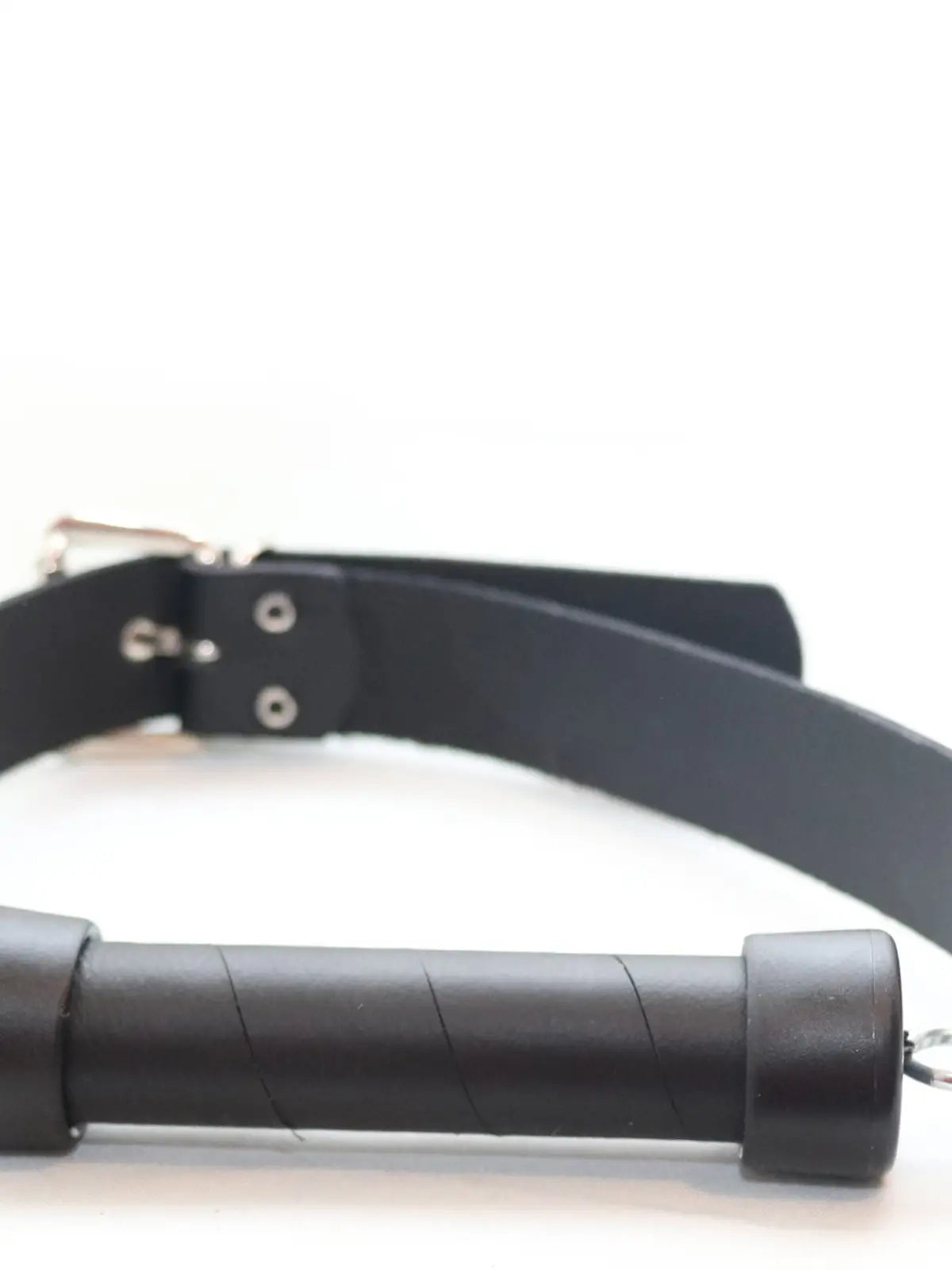 Suukapula sidontaa ja muuta kivaa erotiikan – aistileikkeihin suunniteltu väline nautinnollisiin sidontakokemuksiin.