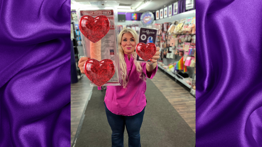 Dildo sopii aloittelijoille haluavat tutustua seksileluihin rauhassa yksin nautintoon pareille osaksi esileikkiä tai seksiä sukupuolesta suuntautumisesta riippumatta  Dildon käyttö on täysin normaalia ja yleistä se on tapa tutustua kehoon ja nautintoon.