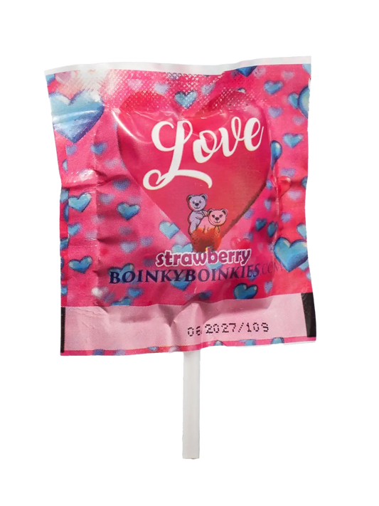 Boinky - Seksitikkari Pink Bucket&nbsp;
Makeaa nautintoa luonnollisella piristyksellä.
Nauti herkullisesta ja leikkisästä kokemuksesta Love Lollipops Strawberry -tikkareiden kanssa.
Nämä pehmeät hedelmäiset tikkarit tarjoavat rikkaan mansikan maun yhdistettynä huolella valittuihin luonnollisiin ainesosiin hauskaa ja hyvää oloa varten.
Makea hemmotteluhetki, joka kirkastaa jokaisen hetken.
Yksi nuolaisu ilahduttaa, yksi hetki kohottaa.