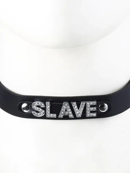 Kaulapanta Slave on näyttävä ja säädettävä panta alistuvampaan roolileikkiin ja bondage-tunnelmaan.
