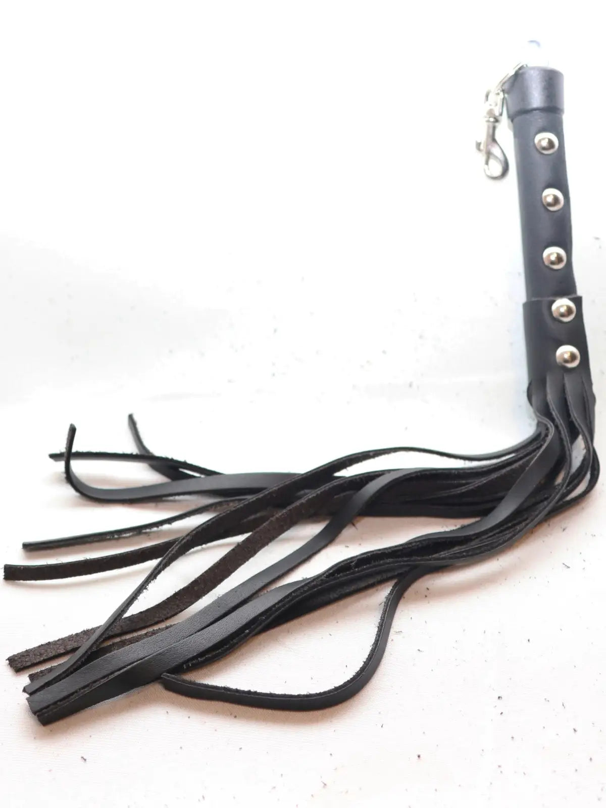 Lyhyt ruoska musta nahka ruoskat ja laepsyttimet erotiikan – sensuelli aikuisten tuote eroottisiin hetkiin.