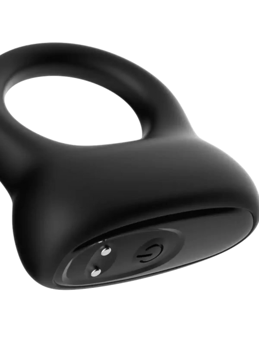 Joustava vibrallinen penisrengas, joka lisää nautintoa molemmille. Ihoystävällinen materiaali, paristot mukana – heti käyttövalmis.